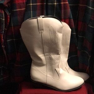 Womans Cow Girl Boots NWOT